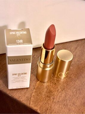 SPIKE VALENTINO BUTTERY MATTE LIP COLOR 134R Couture in the Street Rose Brown1gm